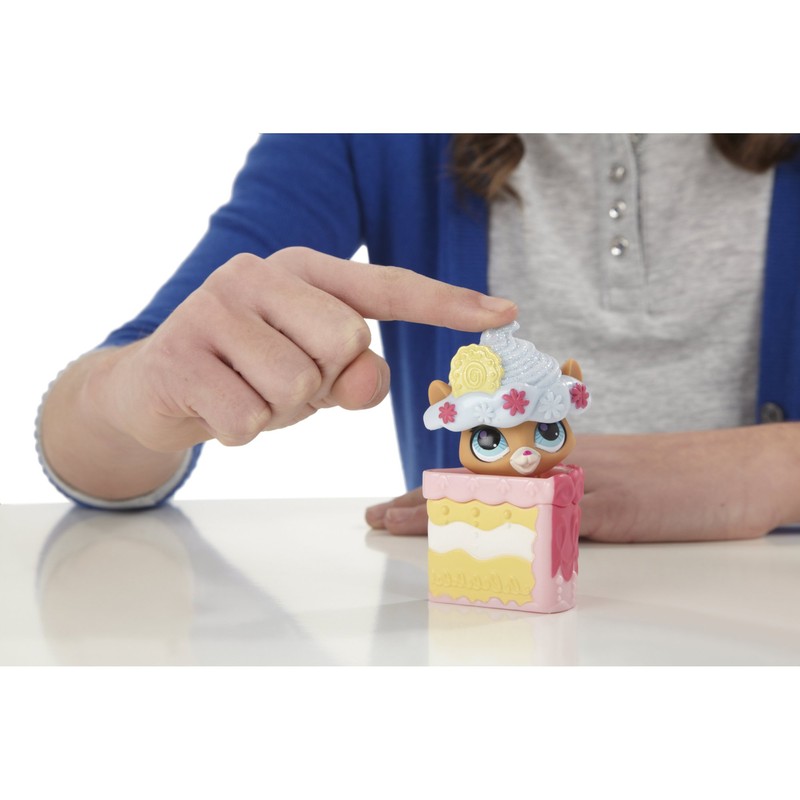 Littlest Pet Shop Sweetest Hide 'N Sweet Chipmunk Pet