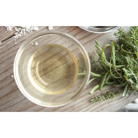 Adamante White Balsamic Vinegar, Fine Italian White Wine Dressing, 16.9 fl oz (500 mL) – Condimento Bianco for Salads, Fish, Sauces & Marinades