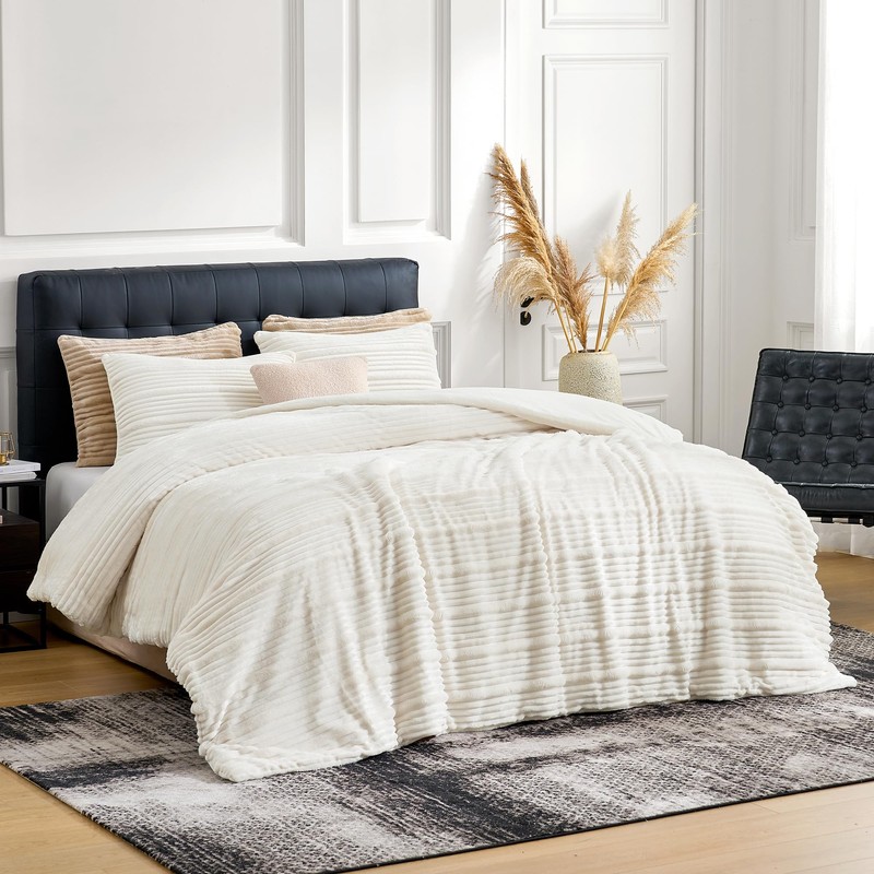 Amélie Home Fleece Queen Comforter Set Ivory, 3 Pieces Super