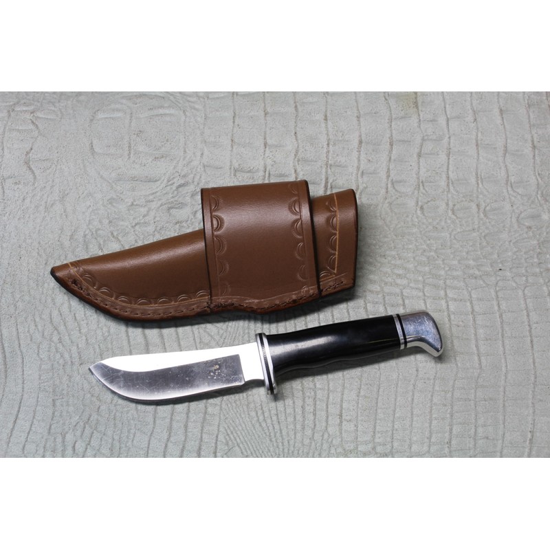 CARL THOMAS LEATHERS Crossdraw knife sheath. quality leather quality stitching.
