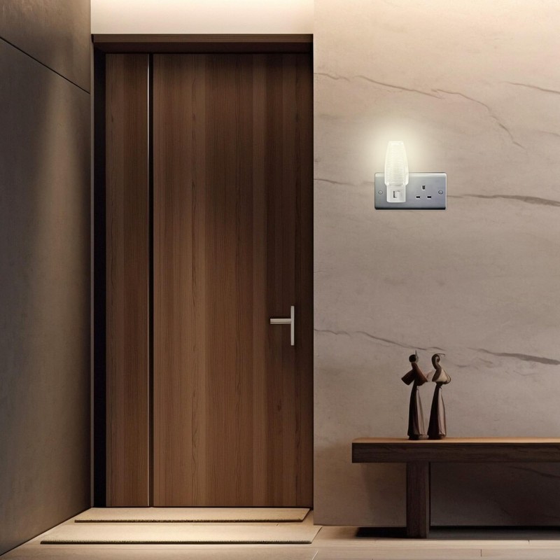 Projectpak Plug in Night Light with Manual On/Off Switch for