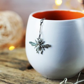 Honey bee tea ball infuser for herbal tea, Tea infuser charm bee, Tea Strainer bee pendant, loose leaf tea lover gift