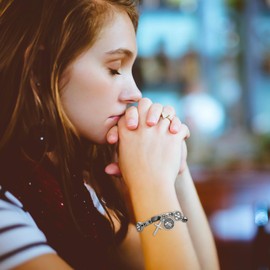 Aswitnove 2 Pcs Silver Saint Benedict Medal Rosary Bracelet with 30 Pcs St Benedict Medals Bulk Set Hematite Catholic Amulet for Women Men, 8 Inch Black