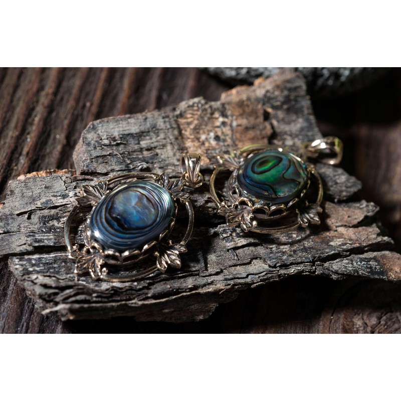 Windalf Roman Paua Shell Pendant Bronze, Bronze, Abalone