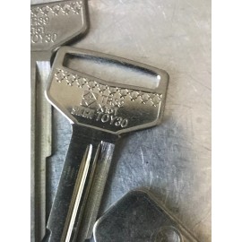 one 1988-1992 Toyota Corolla Wagon Automotive TR39 toy30 Key Blank ./,.,st16