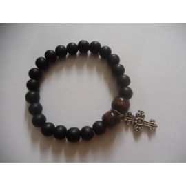 Apnaqualitymart Stylish Black Beaded Bracelet with Cross Charm & Wooden Beads, Adjustable Nylon Cord, Includes Complimentary Beaded Bracelet – Perfect for Women’s Spiritual & Everyday Fashion