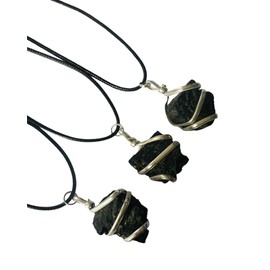 KRISTALGLOBE Raw Black Tourmaline Crystal Healing Pendant Necklace-Crystal healing jewellery-Healing crystal pendant necklace(18'' Black Cord Chain)