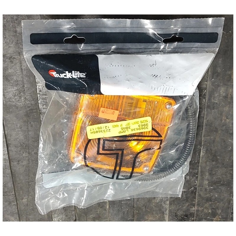 Truck Lite Genuine Volvo / Truck Lite Turn Signal Lamp