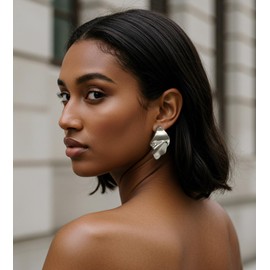 Aretes colgantes gruesos de oro para mujer, paquete de 9 pares de aretes hipoalergénicos y ligeros, juego de aretes de clavos grandes de oro para mujer, joyería de declaración, Grande, Plástico, Sin