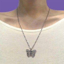 Xmsrn Vintage Hollow Butterfly Necklace Butterfly Pendant Necklace Open Butterfly Choker Necklace Silver Minimal Chain Necklace for Women