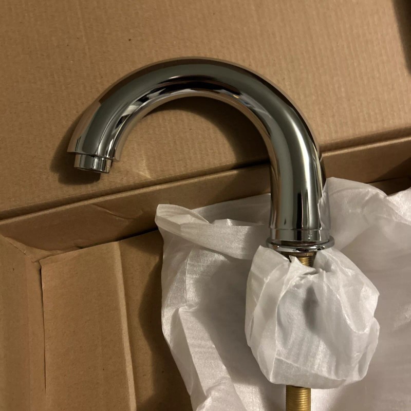 Danze Bannockburn 2 handle lavatory faucet, D304156 Chrome, new in
