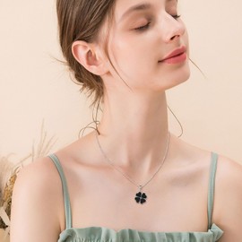 MOOFUN Zirconia/Drip Feed Clover Necklace Women Girls Silver 925: Lucky Leaves Aesthetic Pendant Chain for Mum Wife Girlfriend Daughter Sister Fashion Jewellery for Birthday Party Wedding, Sterling