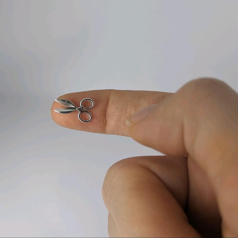 1 Piece Miniature Metal Scissors - Color: Silver