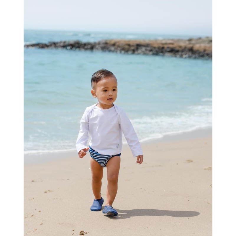 i play. Water Socks-Navy-Size 8