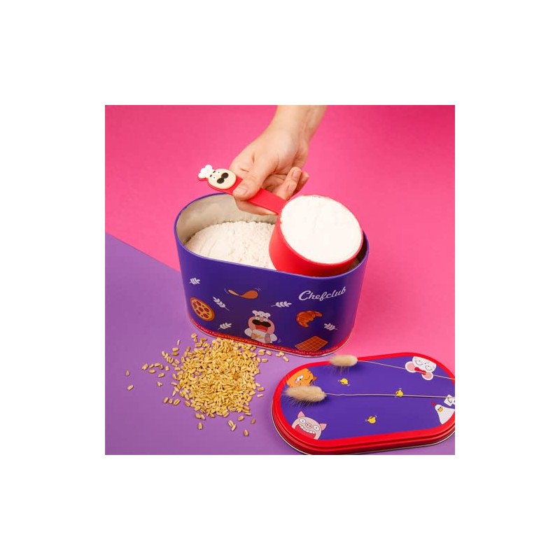 Chefclub Flour Can: This handy flour tin is designed for
