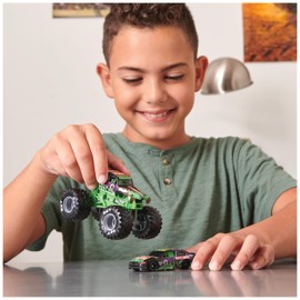 Monster Jam, 1:64 Scale Truck and Racing Car Set, Robust, Detailed Design for Crass Stunts, Ages 3+, Assorted with Max-D, Grave Digger and Earthshaker, Random