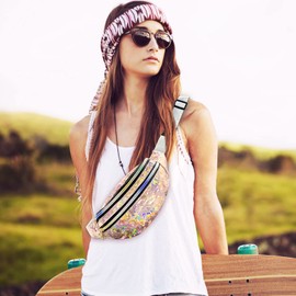 Bum Bag Women's Metallic Waterproof Bum Bag Fashion with Reflective Adjustable Waist Bag Girls for Women and Men Party Festival Sports Outdoor Travel, Champagne colour, Retro style of the 80s