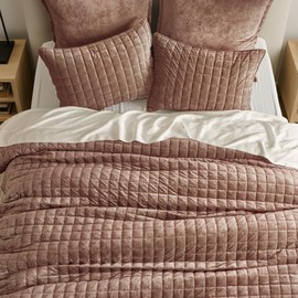 RECYCO Luxury Velvet Quilt King Size Bedding Set, Ultra Soft Velvet Comforter Set, Lightweight Quilted Channel Box Stitch Oversized Bedspread Coverlet for All Season, with 2 Shams, Terracotta Clay