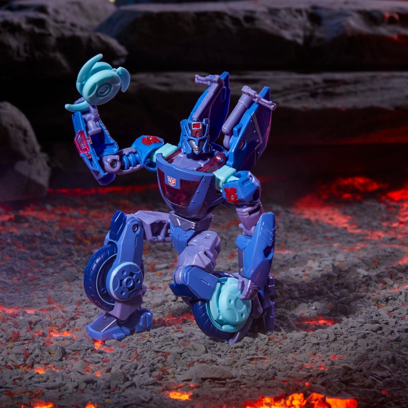 Transformers Legacy United Deluxe Class Cyberverse Universe Chromia, 5.5-inch Converting