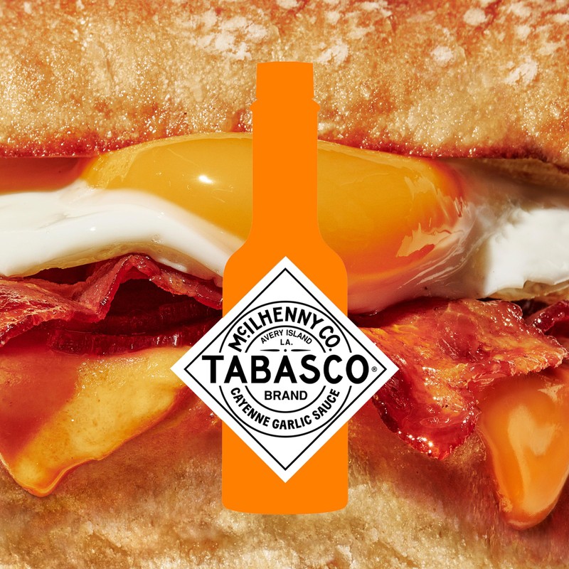 TABASCO Brand Cayenne Garlic Pepper Sauce, Mild Hot Sauce, Bulk