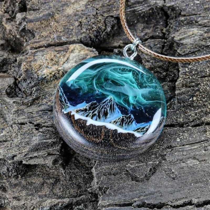SEKDAQ Luminous Snow Mountain Polar Lights Necklace, Micro Landscape Night