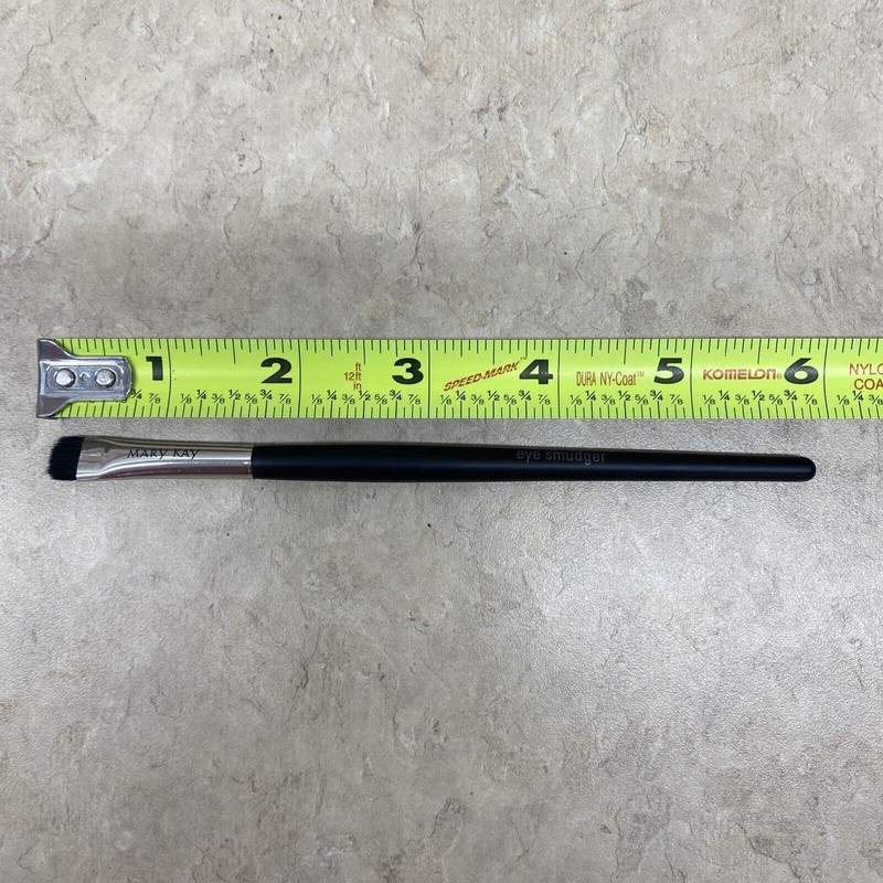 Mary Kay Eye Smudger Brush in Protective Sleeve - New