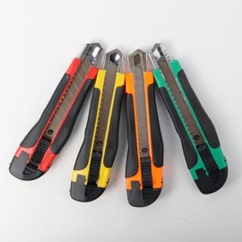 Koovi – Cutter Reforzado, 12 PZ, cúter de alta resistencia con hoja 18mm, uso escolar o de oficina, modelo 808