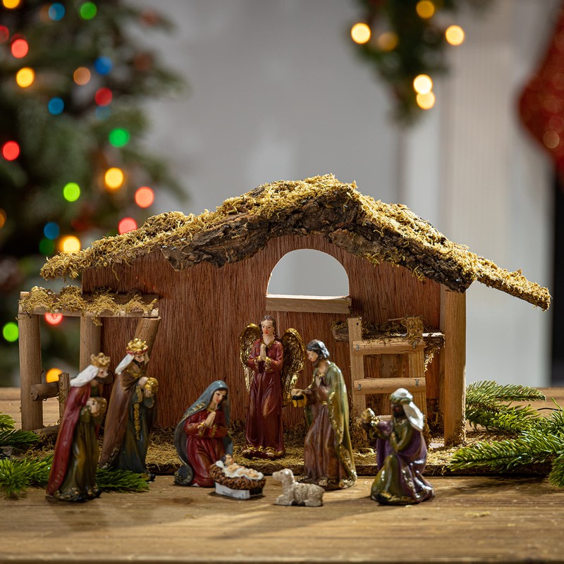 15.25-Inch Long Moss Stable with Set of 9 Resin Figurines