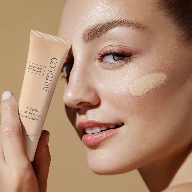 ARTDECO Light Luminous Foundation - Light Liquid Foundation with Natural
