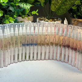 Cuticle oil pen for nail growth customizable sparkle and fragrance Nail Care Applicator Manicure - one pen 3ml Lemon Scent - Color: Green, Scent: Amber Coconut