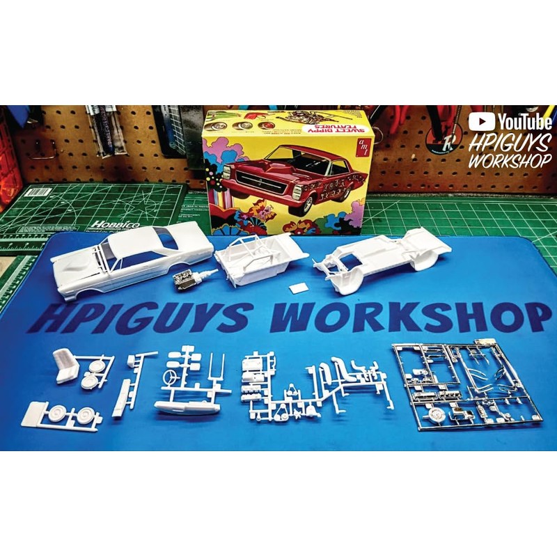AMT 1966 1:25 Scale Ford Galaxie Sweet Bippy Model Kit