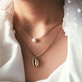 Inilbran Boho Layered Shell Choker Necklace Vintage Pearl Cowrie Pendant Necklace Gold Seashell Pearl Necklace Adjustable Shell Pearl Chain Necklace Jewelry for Women