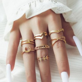 Bohemian Knuckle Ring Set 7 Pcs Vintage Crystal Ring Set Silver Knuckle Rings for Women Bohemian Stackable Joint Rings Retro Boho Stacking Joint Finger Rings Pack Gold