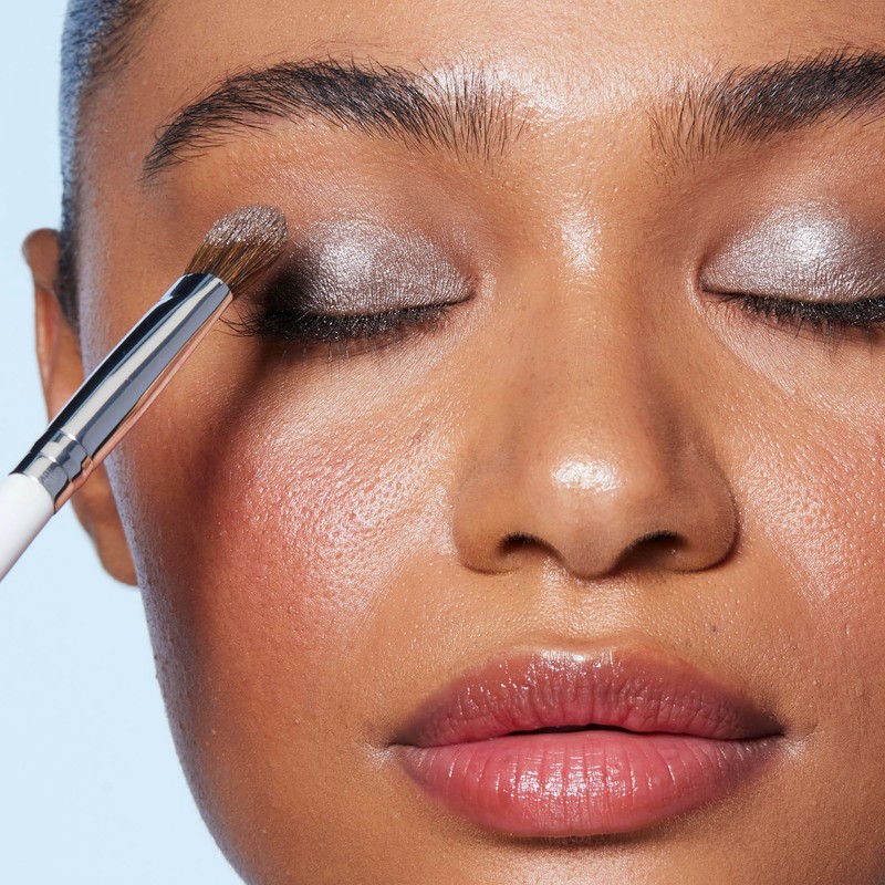 e.l.f. Wide Tapered Eyeshadow Brush, Brush For Even Application &