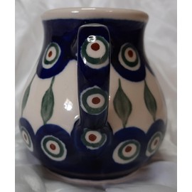 Handgefertigter Keramikkrug, blaue und grüne Blumendekoration, traditioneller Stil