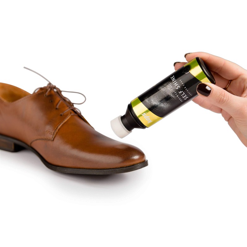 Instant shine liquid shoe paste based on natural beeswax, Kaps