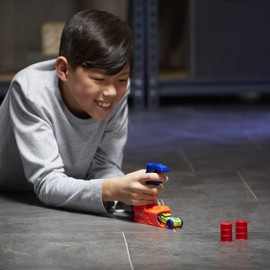 Hasbro Nerf C0781EL20 Nitro ThrottleShot Blitz Druckguss-Spielzeug, EIN-Schuss-Blaster mit Soft Racer