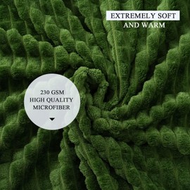 Simple&Opulence Forest Green Throw Blanket for Couch-Super Soft Fluffy Blankets for Women 50x70 Inches Cozy Lightweight Fleece Blanket for Home Decor