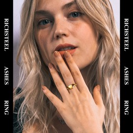 Richsteel Claddagh Pinky Ring Womens Cremation Keepsake Irish Jewellery Gold Ashes Rings