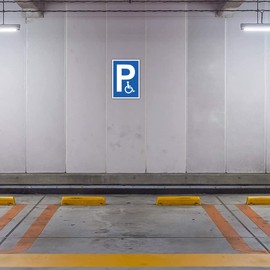 tradercat Behindertenparkplatz Schild Aufkleber aus Vinyl Schilder Sticker mit UV-Schutz Parkplatz für behinderte Hinweisschilder Parkplatz behindert Warnzeichen (AUFKLEBER | 30 x 21 cm)