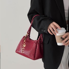 INNERDIVA Letter Keychains For Women Gold Keyrings With Gold Heart And Pearl Initial E Bag Charms For Handbag Purse Accessories Car Keychains