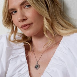 EVE'S ADDICTION Women's Engravable Stainless Steel Pink Nurse's Prayer Pendant 24 Inch Chain Length - Graduation Gift for Nurse - Keepsake Jewelry - Professional Medial Jewelry - Gifts for Mom