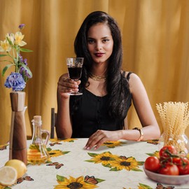 Sunflower Oval Tablecloth 60 x 84, Vintage Floral Tablecloth Table Cover, Washable Sunflowers Butterfly Table Cloths for Parties, Kitchen Dining Table, Polyester Fabric Flower Tablecloth, Decor