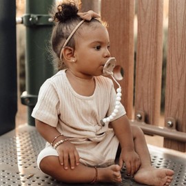 Ali+Oli Silicone Pacifier Clip for Baby (White) 100% Food-Grade BPA Free Newborn Pacifier Holder Infant Binky Clip for Baby Boy or Girl