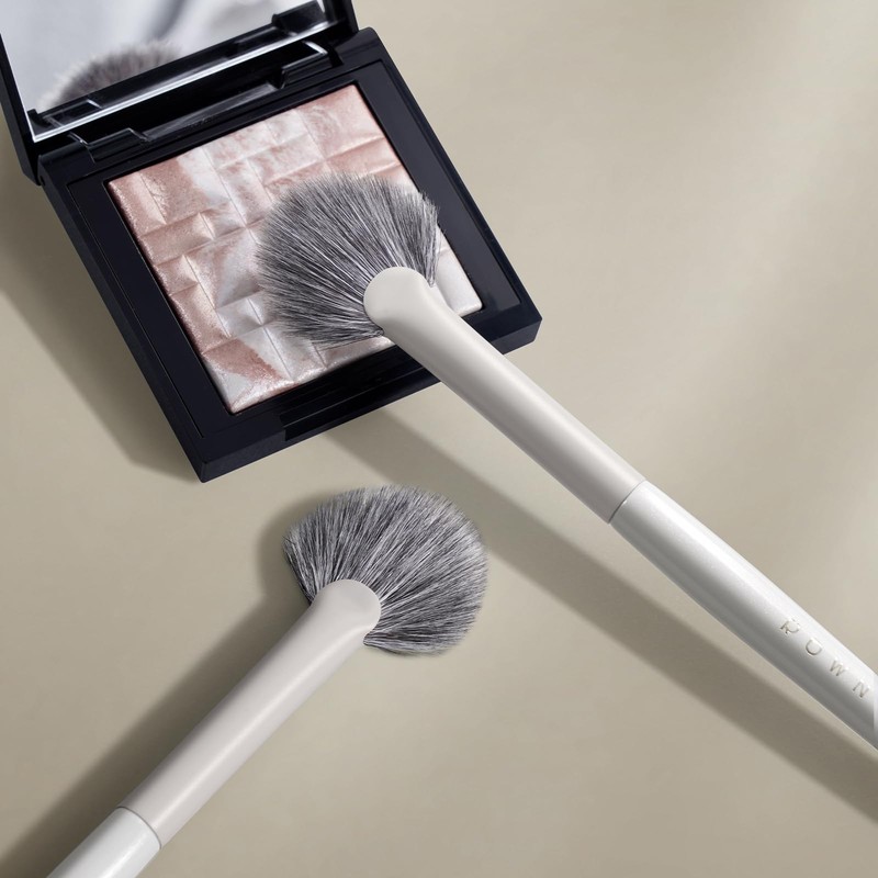ROWNYEON YM263 Highlighter Brush, Fan-shaped Makeup Brush, Natural Bristles, Super