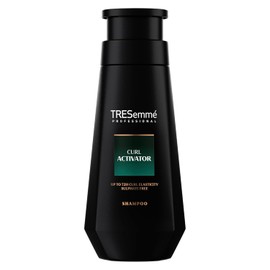 TRESemme Curl Activator Shampoo sulphate-free hair care for defined curls 400 ml