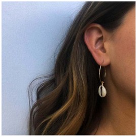 Allereya Shell Hoop Earrings Gold Circle Earrings Cowrie Shell Earrings Summer Ocean Earrings Jewelry for Women and Girls (Gold)