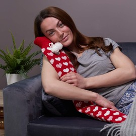 iMedic 2L Extra Long Hot Water Bottle Covered with Luxury Cover Made from Super Soft Fleece or Comfy Knit - Long Hot Water Bottle with Cover UK - Large Hot Water Bottle - Knitted Hearts Red