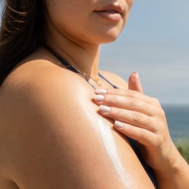 Protector Solar Coola Organic Dew Good Illuminating Body Melt Spf 40 - Venta Internacional.