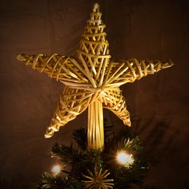 com-four® Christmas tree topper as Christmas tree decoration made of straw - straw star top for the Christmas tree - Christmas tree decoration - natural Christmas tree decoration.